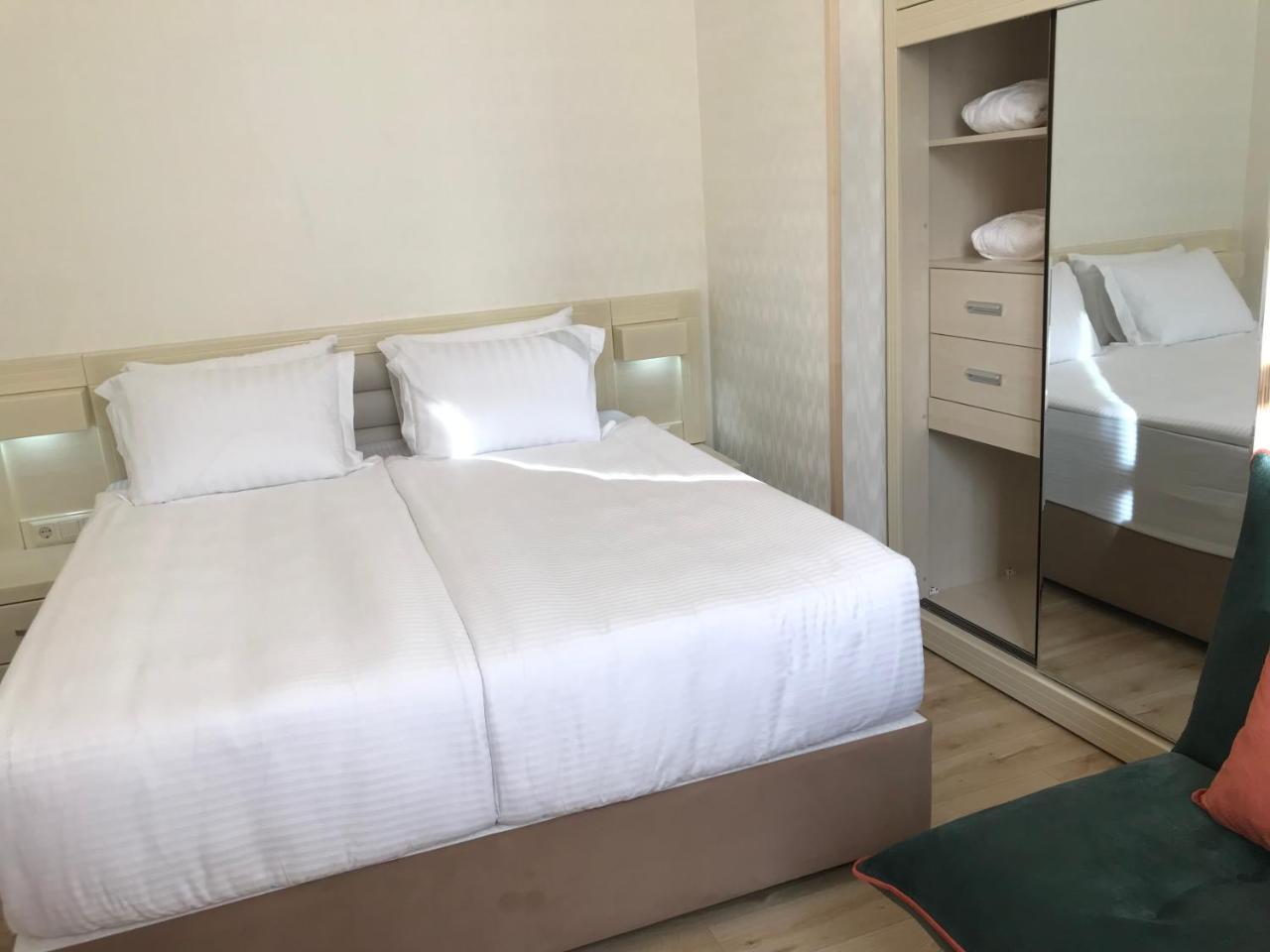 Full Comfort Apartment On Aghmashenebeli Tbilisi Eksteriør billede