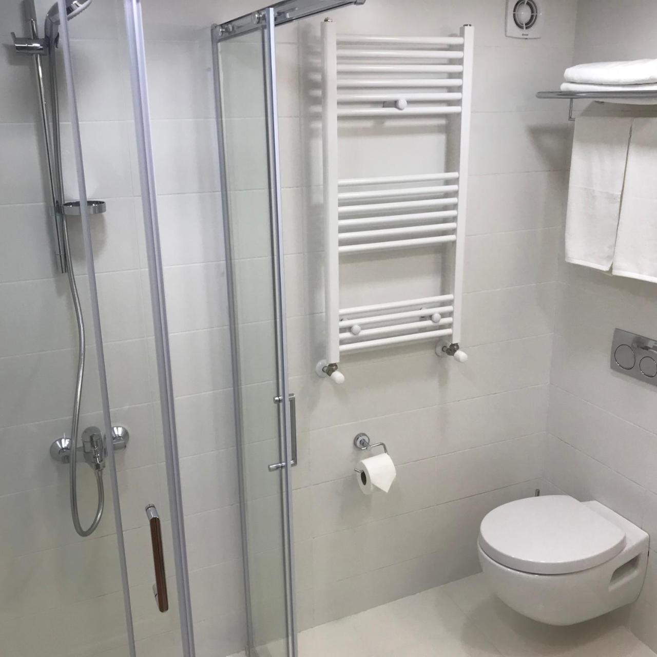 Full Comfort Apartment On Aghmashenebeli Tbilisi Eksteriør billede