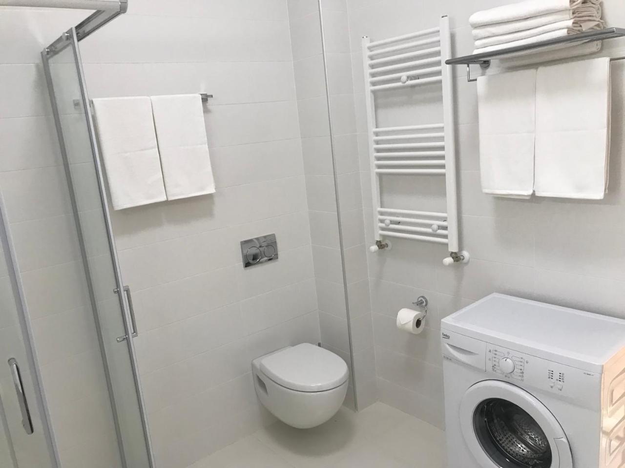 Full Comfort Apartment On Aghmashenebeli Tbilisi Eksteriør billede
