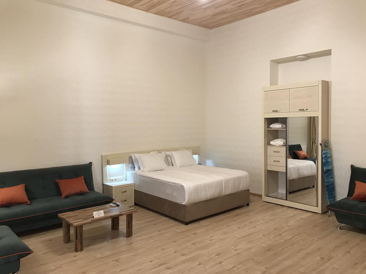 Full Comfort Apartment On Aghmashenebeli Tbilisi Eksteriør billede