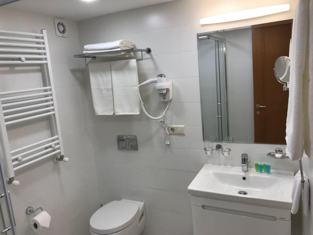 Full Comfort Apartment On Aghmashenebeli Tbilisi Eksteriør billede
